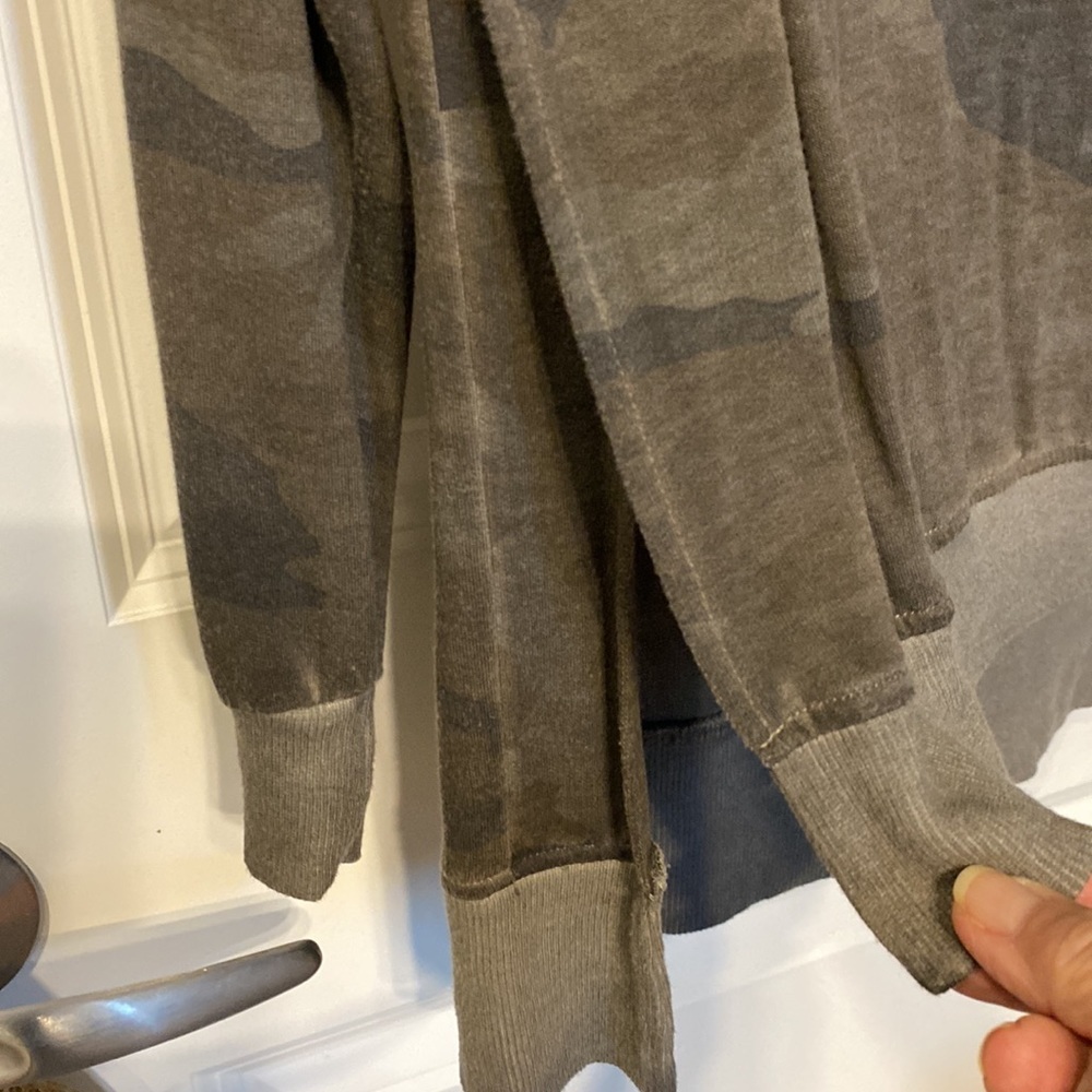 Dantelle Camouflage Side Slit Hi Lo Hem Sweatshirt Top. Excellent condition s/m - Picture 5 of 5